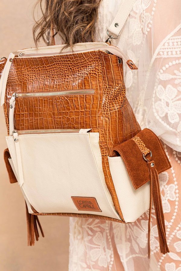Mochila Sofía / Cuero Graneado Arena + Croco Tabaco